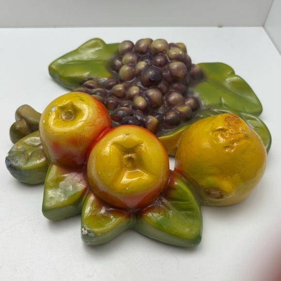 Beautiful 1950s chalkware assorted fruits wall hanging from Devon Ware - Picture 2 of 9